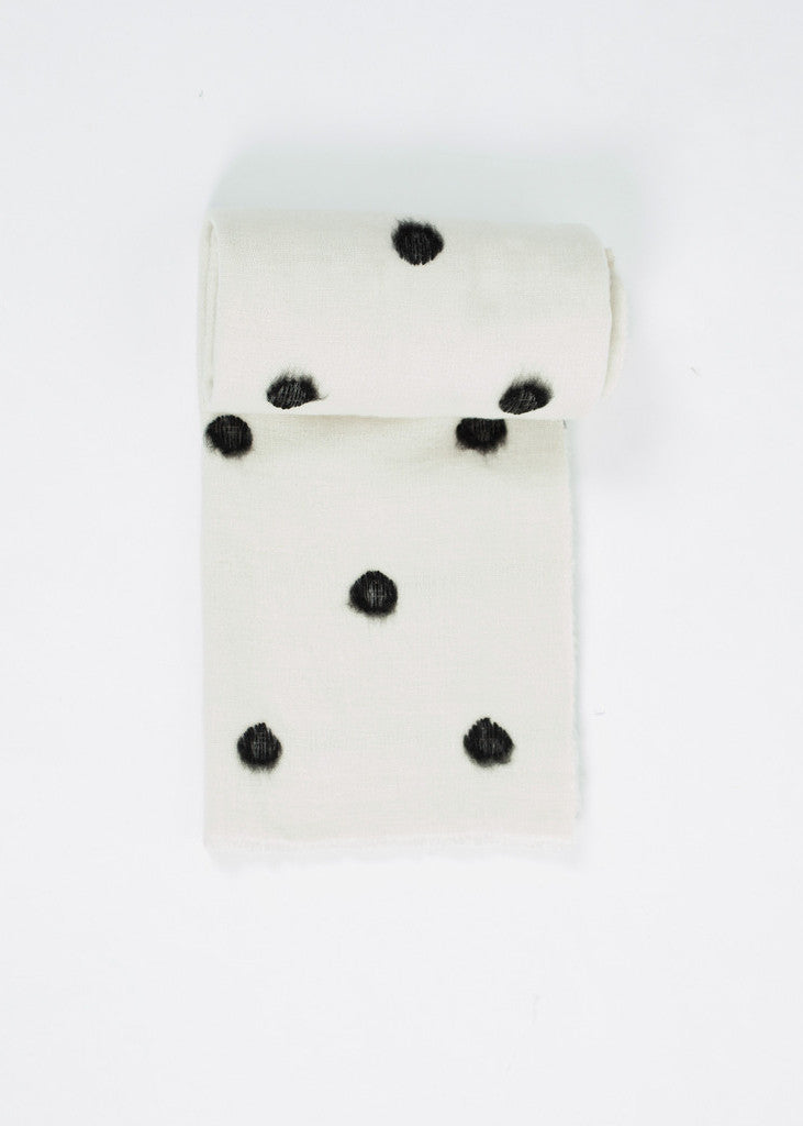 Scialle a pois in cashmere in bianco/nero